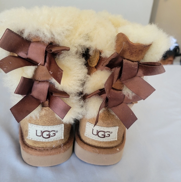 UGG Cream Tan Baliey Bow Boots Size 7 - Picture 2 of 6